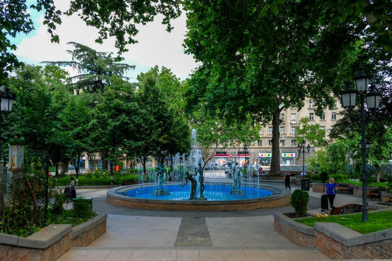 Green Corner Apartment Tbilisi Bagian luar foto